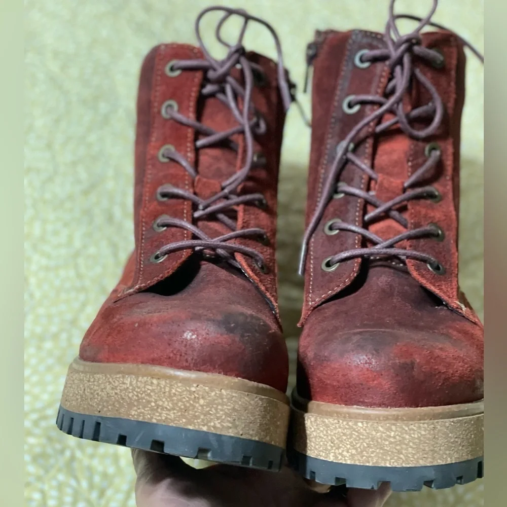 EUC Taos- Main Street Boot-Garnet size 7 - 7 1/2 - Picture 11 of 16